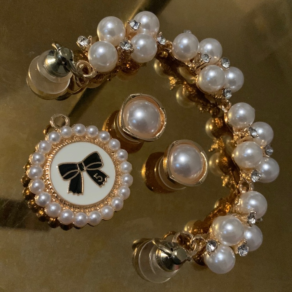Nip set of 4 faux pearl crocs charm